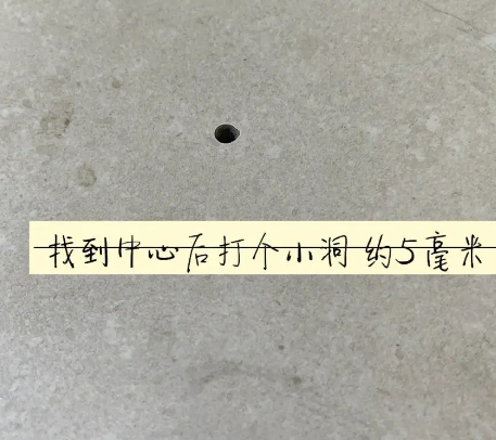 大方瓷砖空鼓维修公司专业解答在瓷砖铺贴过程中，如果砂料搅拌不均匀，将会带来以下问题
