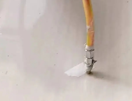 大方瓷砖空鼓维修公司专业解答在瓷砖铺贴过程中，如果使用的砂料过粗（如全部使用了粗砂），可能会导致以下问题