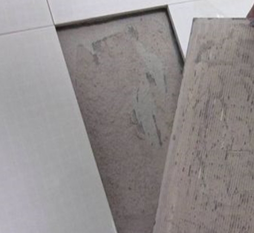 大方瓷砖空鼓维修公司分享瓷砖铺贴时如果打浆（即涂抹在瓷砖背面和基层上的砂浆或瓷砖胶）过少，会带来以下问题